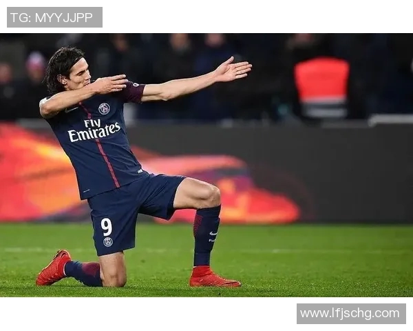 让人心动的足球明星背后的宠爱故事与球场魅力解析